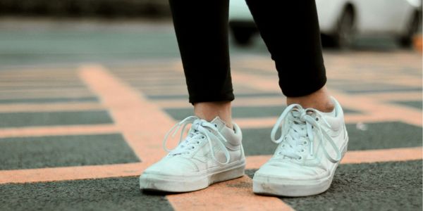Early signs of foot drop that make walking feel unsteady – Cadense adaptive trainers designed to support foot drop and improve stability