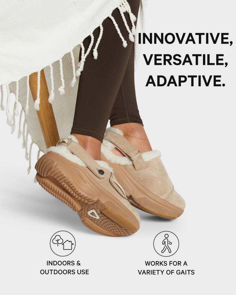 Beige slip-on shoes with white fur lining worn by a person, with text highlighting features on a light gray background.