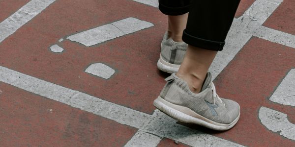 How Diagnosing Foot Drop Early Can Improve Walking Safety – Cadense adaptive trainers for mobility challenges like foot drop